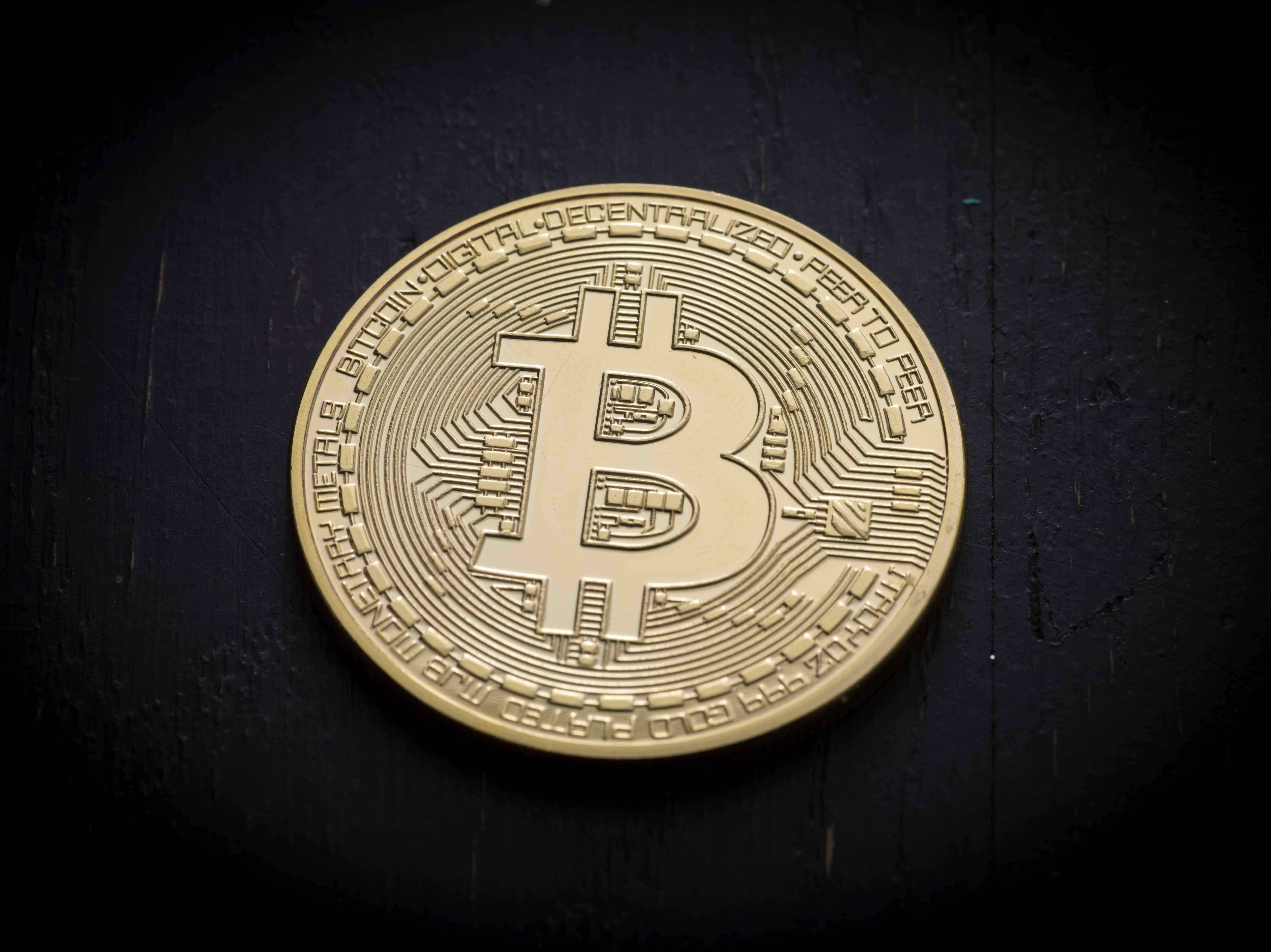 金色前哨比特币价格的简单介绍
