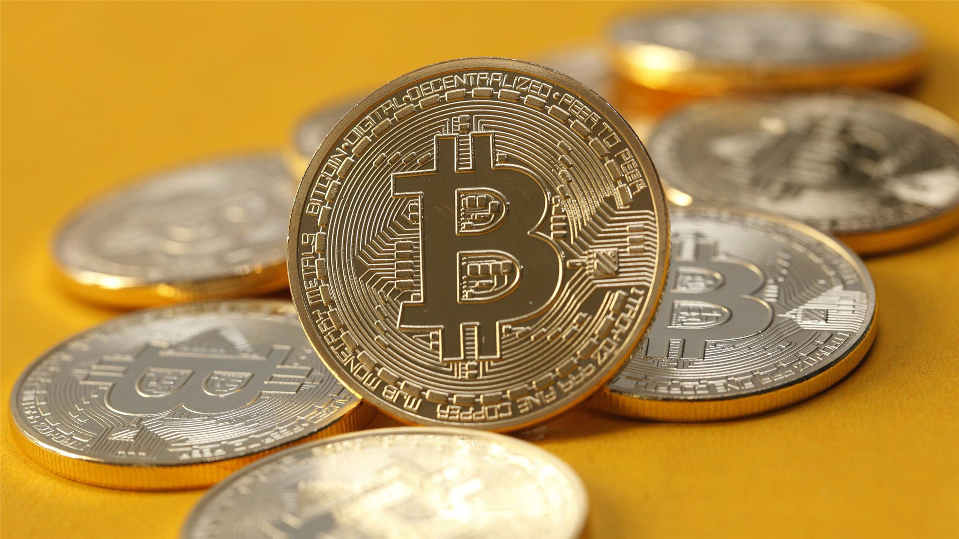 手持比特币高清壁纸 手拿比特币图片 大全